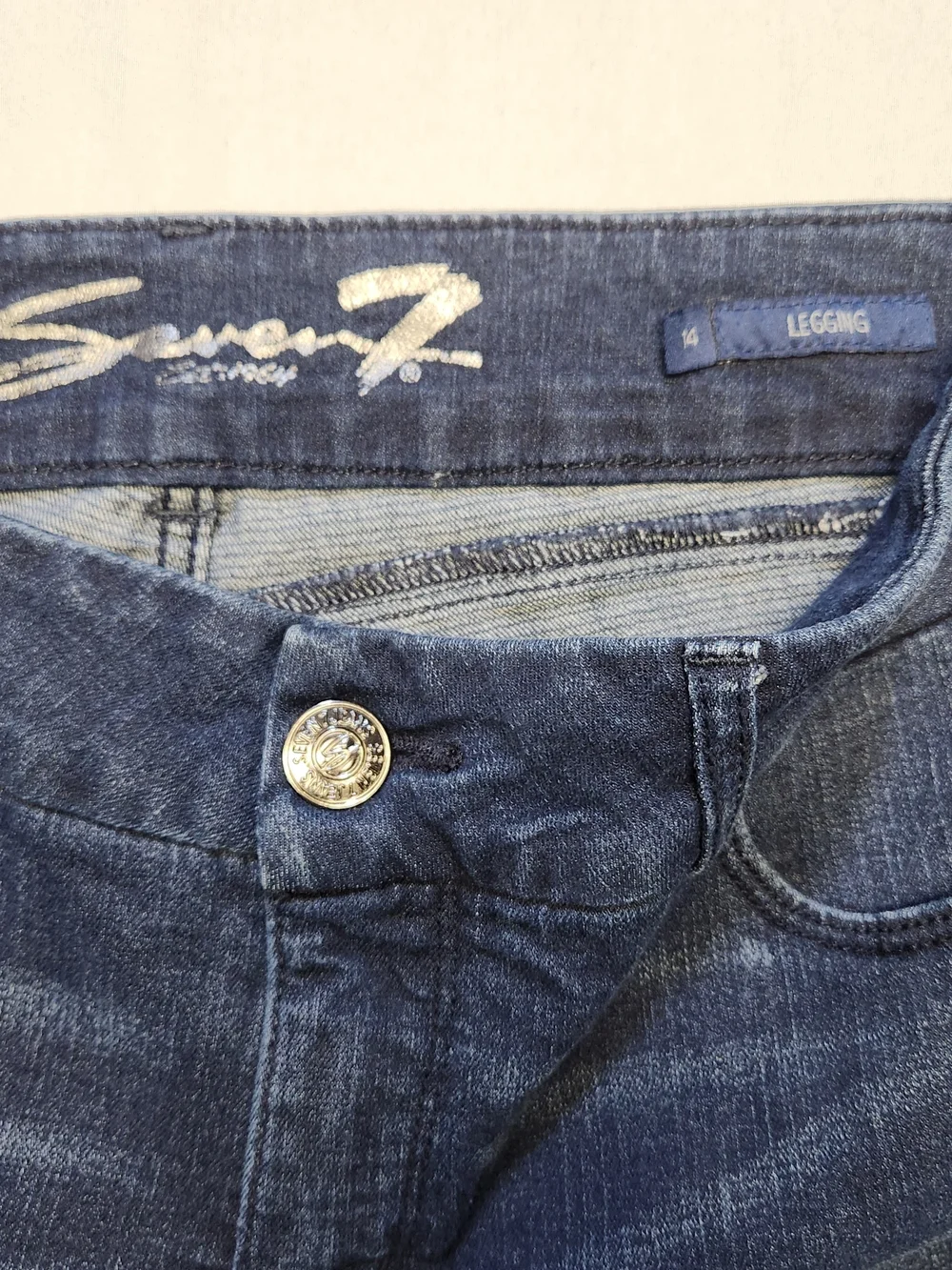 Seven7 Women's Dark Blue Skinny Jeans with Embroidered Back Pocket Size 14